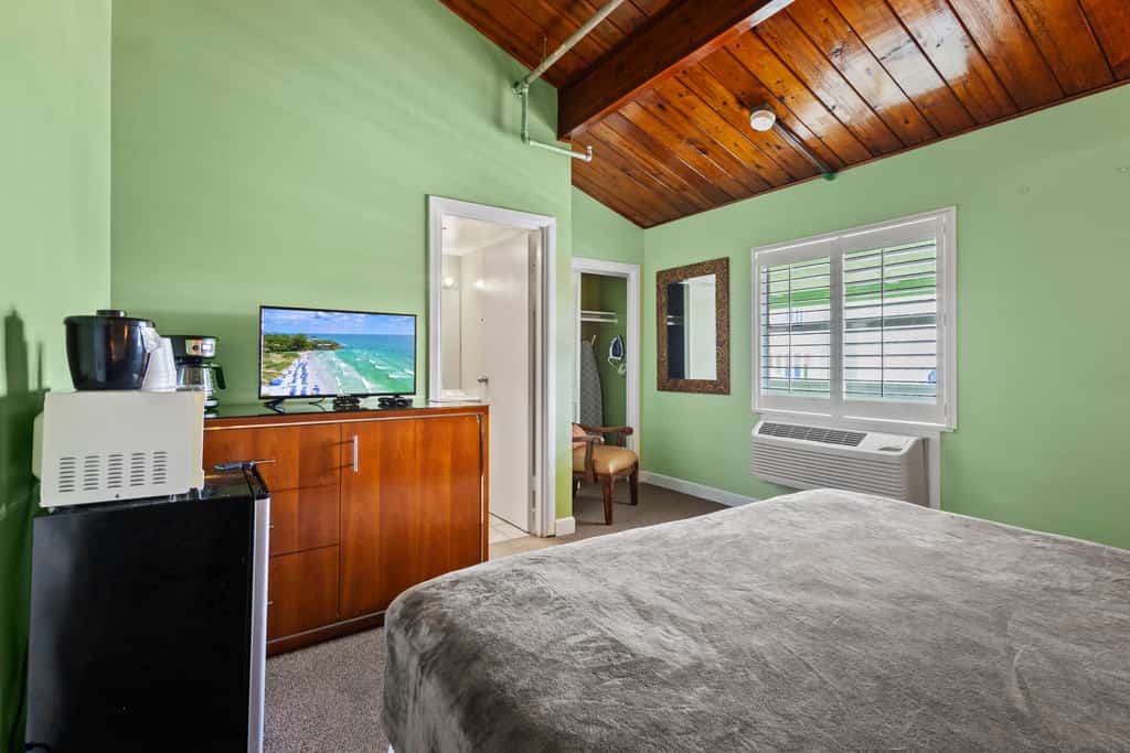 Oceanfront Inn, Standard Room, King Bed, Town View, #10