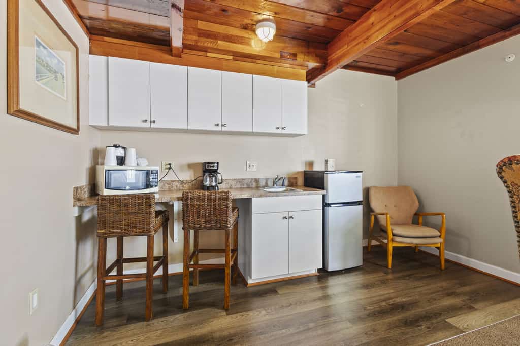 Fort Pierce Oceanfront Inn- Suite- King Bed #6