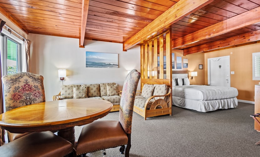 Fort Pierce Oceanfront Inn- Suite- King Bed #6