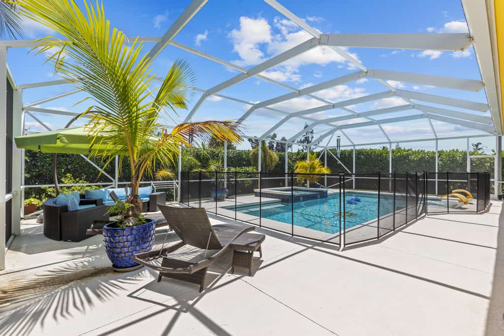 Luxurious 4-Bedroom Pool Home -Walk to Beach & Restaurants