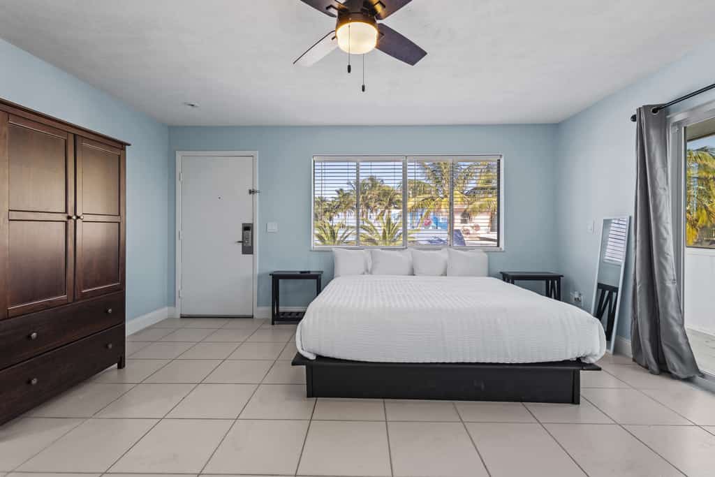 Hotel Room with Balcony- King Bed #1