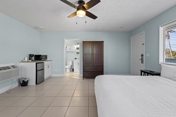 Hotel Room with Balcony- King Bed #1