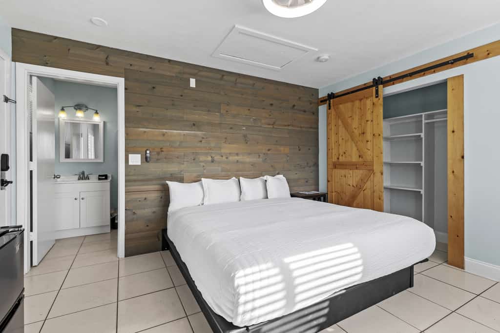 Standard Hotel Room - King Bed #2