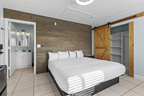 Standard Hotel Room - King Bed #2