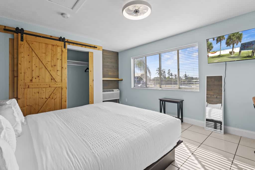 Standard Hotel Room - King Bed #2