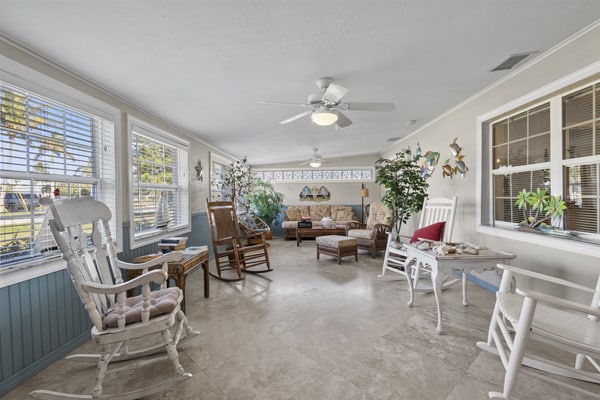 Location & Comfort - Relaxing Island Living