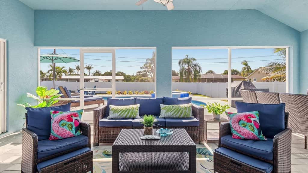 Premium Modern Pool Home- 1 Mile to Downtown & 3 Miles to Beaches