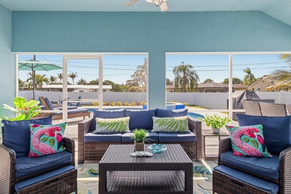 Premium Modern Pool Home- 1 Mile to Downtown & 3 Miles to Beaches
