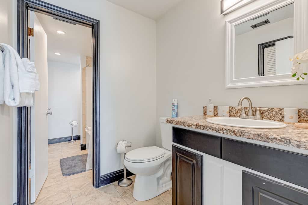 3BR/2.5BA Indialantic Duplex: Dog-Friendly Fenced Yard, Walk to Paradise Beach & Private Balcony