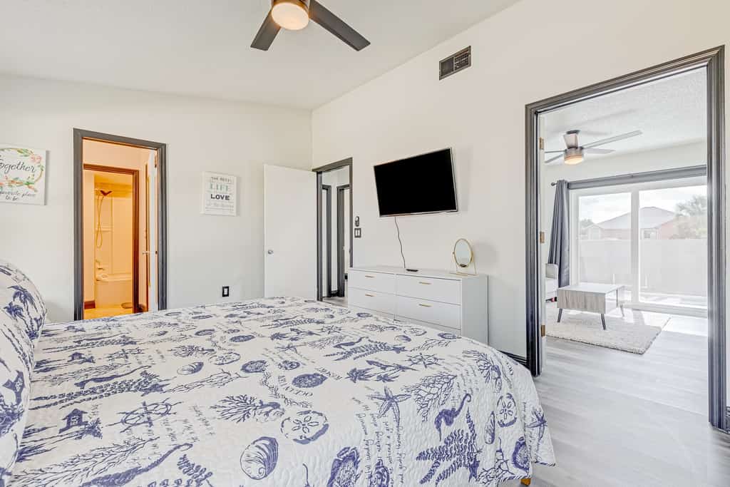 3BR/2.5BA Indialantic Duplex: Dog-Friendly Fenced Yard, Walk to Paradise Beach & Private Balcony