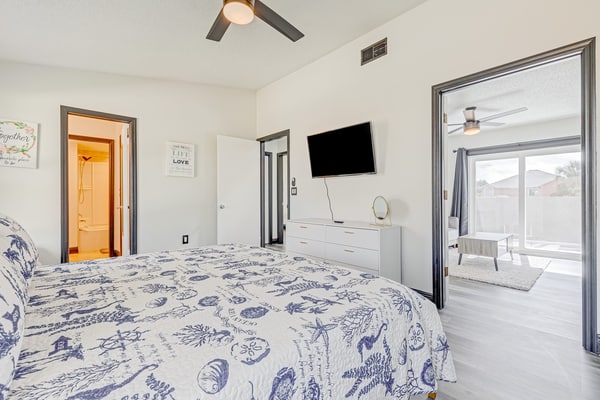3BR/2.5BA Indialantic Duplex: Dog-Friendly Fenced Yard, Walk to Paradise Beach & Private Balcony