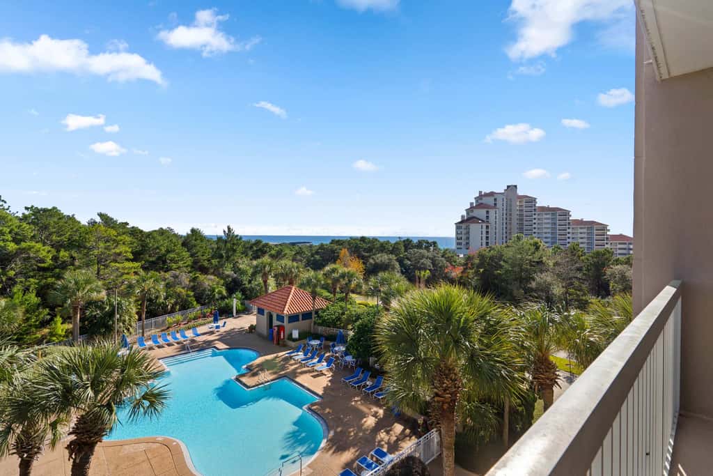 3BR condo w beach access & resort perks