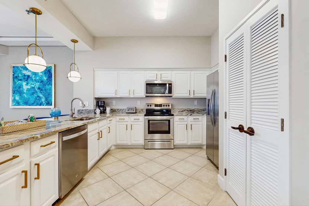 Exclusive Gulf view 3BR, pool & tennis