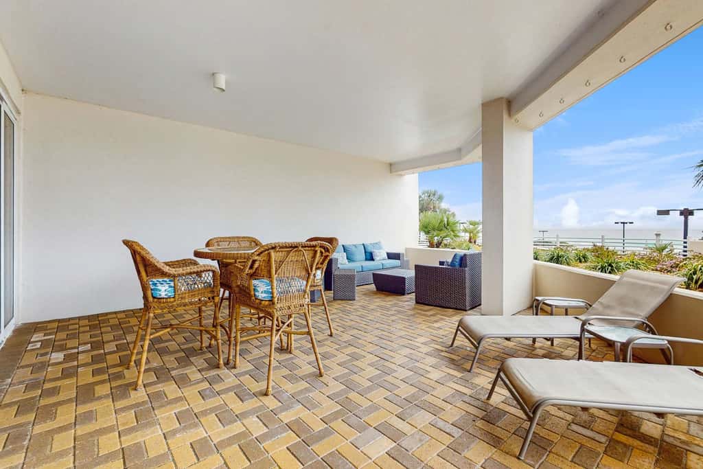Exclusive Gulf view 3BR, pool & tennis