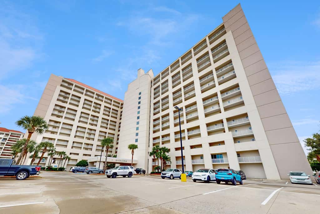 Exclusive Gulf view 3BR, pool & tennis