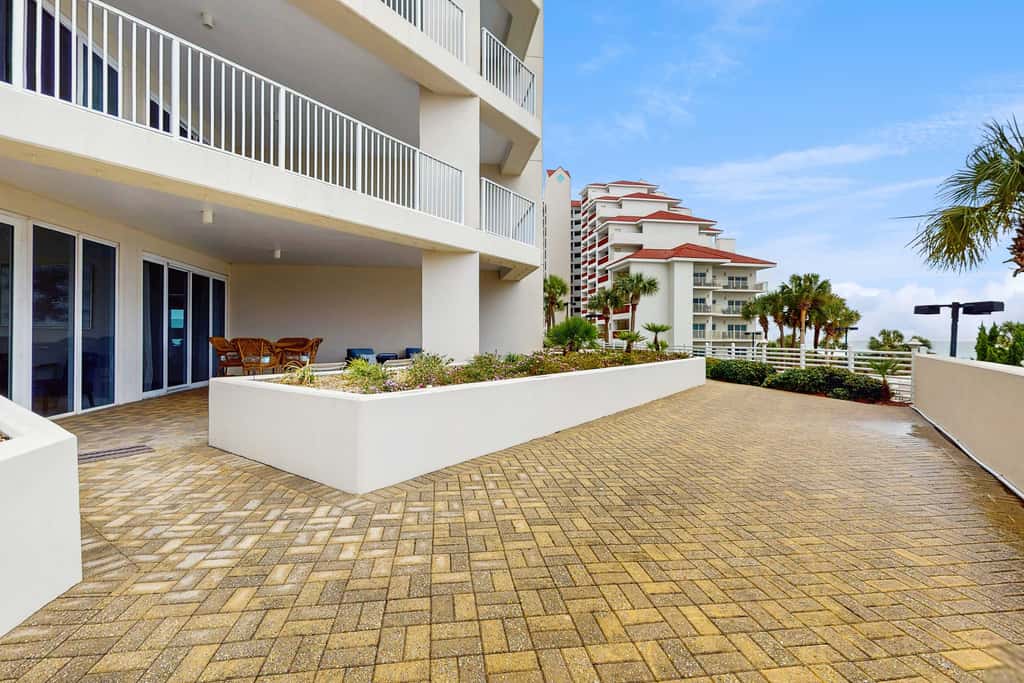 Exclusive Gulf view 3BR, pool & tennis