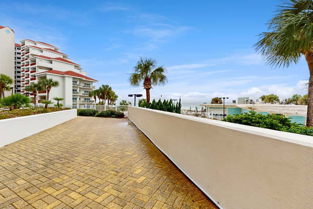 Exclusive Gulf view 3BR, pool & tennis