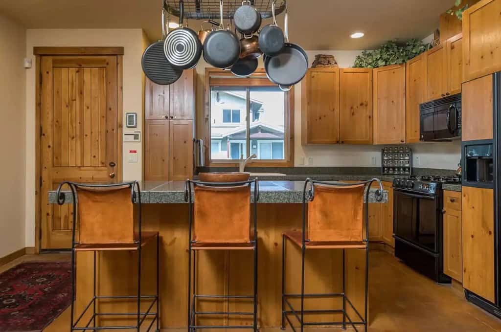 Top-floor Fields condo, mile to Baldy & Ketchum + Hot Tub