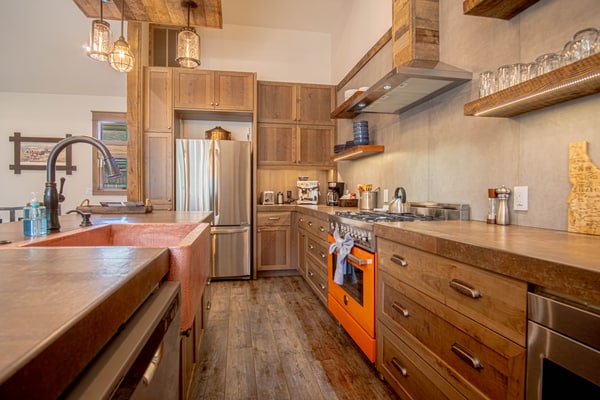 DT Ketchum - Chill, Two-Story Getaway w/ a Gourmet Kitchen - Walk Downtown & to River Run Lifts