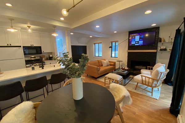 Andora Villa #123 Newly Remodeled 2 BR / 2Bath, Centrally Located, Close to Town Center