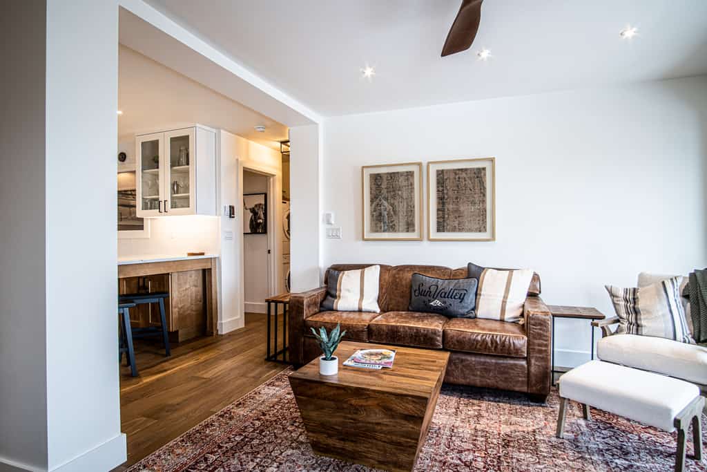 Classy, contemporary, cozy, Sun Valley condo with Resort Amenities