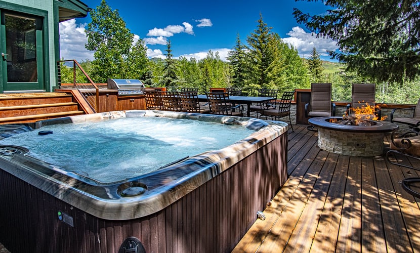 Corrock Style - Luxury Hot Tub Home near Ski Lifts & Downtown Ketchum!