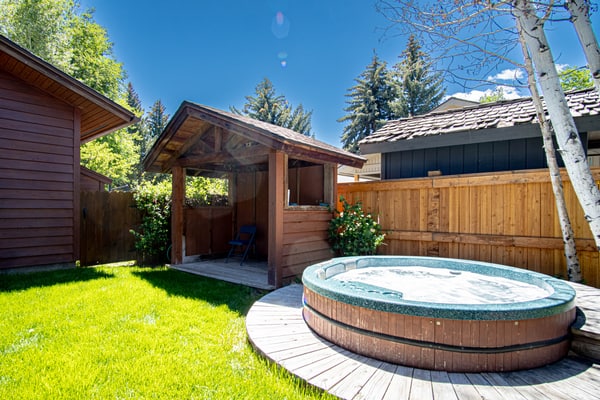 Creekside on Quigley - 3BD Private Home on trails + Hot Tub