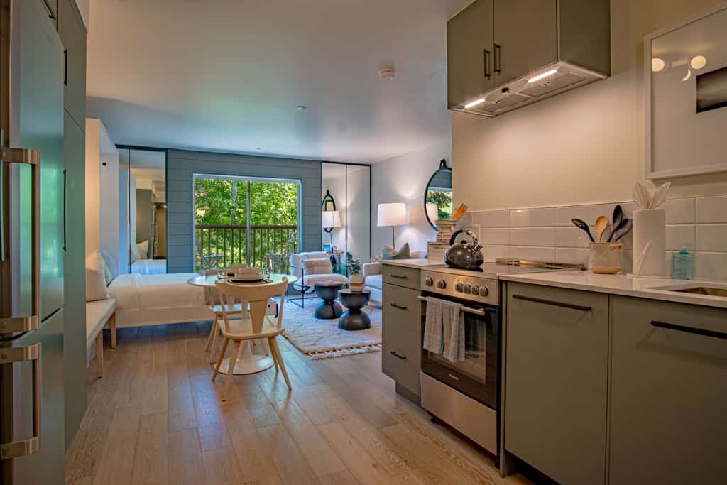 Angani Studio - Elkhorn Resort Amenities Included