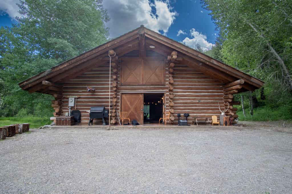 The Barn on Warm Springs Creek - 9 Riverfront Acres