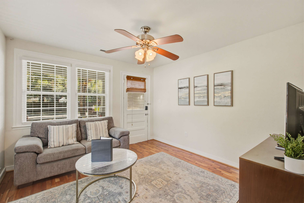 Quiet Retreat Near Downtown Charleston