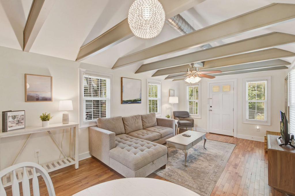 Stylish Bungalow Stay Near Downtown Charleston