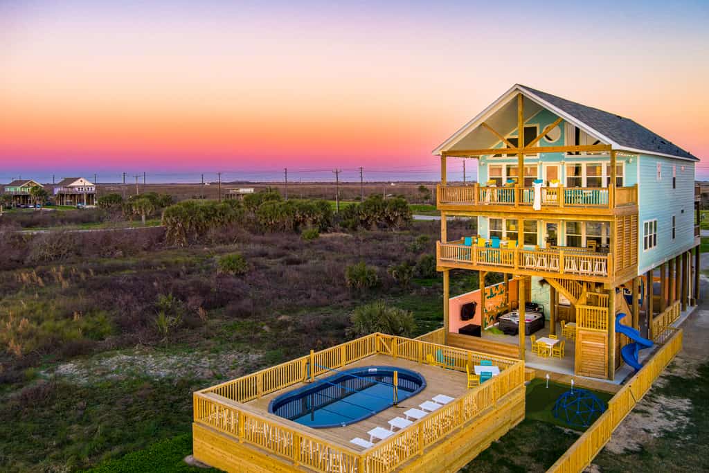 Laguna Villa: The Ultimate Beachfront Mega-Retreat: 9BR, Sleep 32