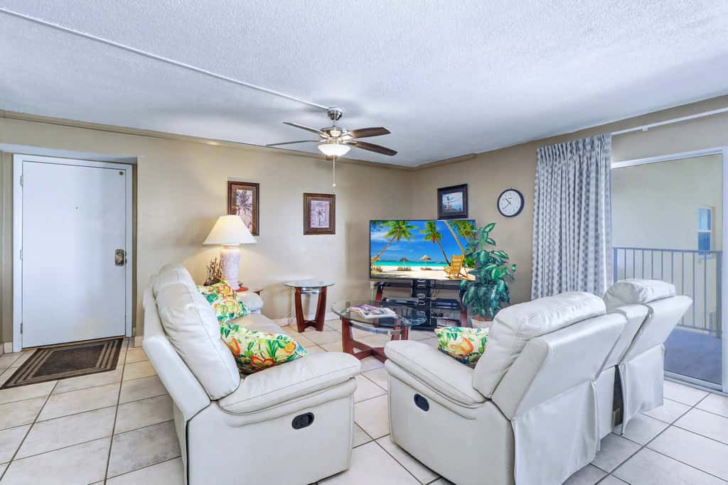 Gulf-Front Condo with Pool & Stunning Sunset Views