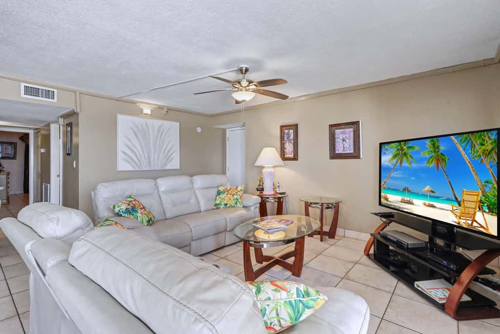 Gulf-Front Condo with Pool & Stunning Sunset Views