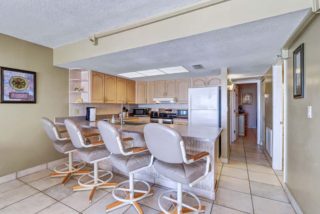 Gulf-Front Condo with Pool & Stunning Sunset Views