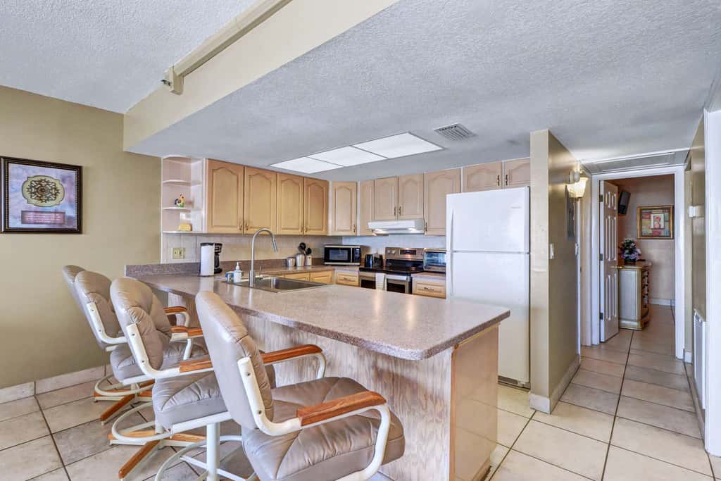 Gulf-Front Condo with Pool & Stunning Sunset Views