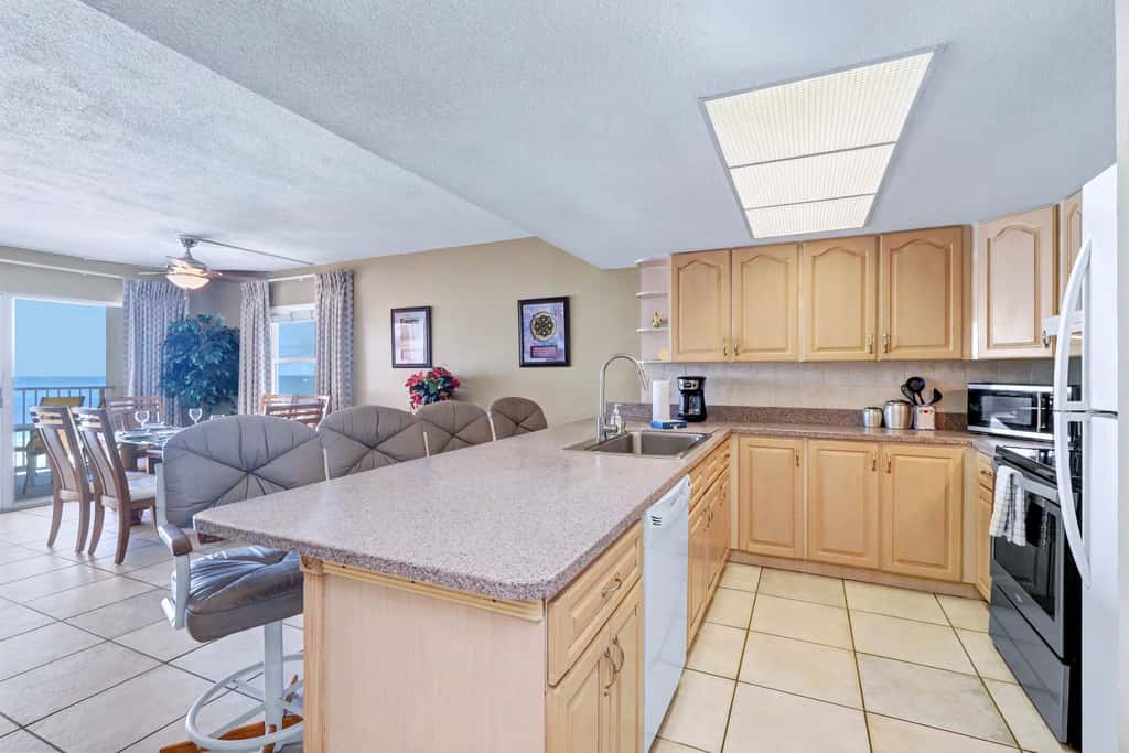 Gulf-Front Condo with Pool & Stunning Sunset Views