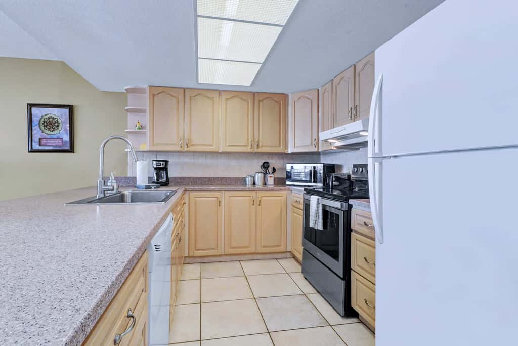Gulf-Front Condo with Pool & Stunning Sunset Views