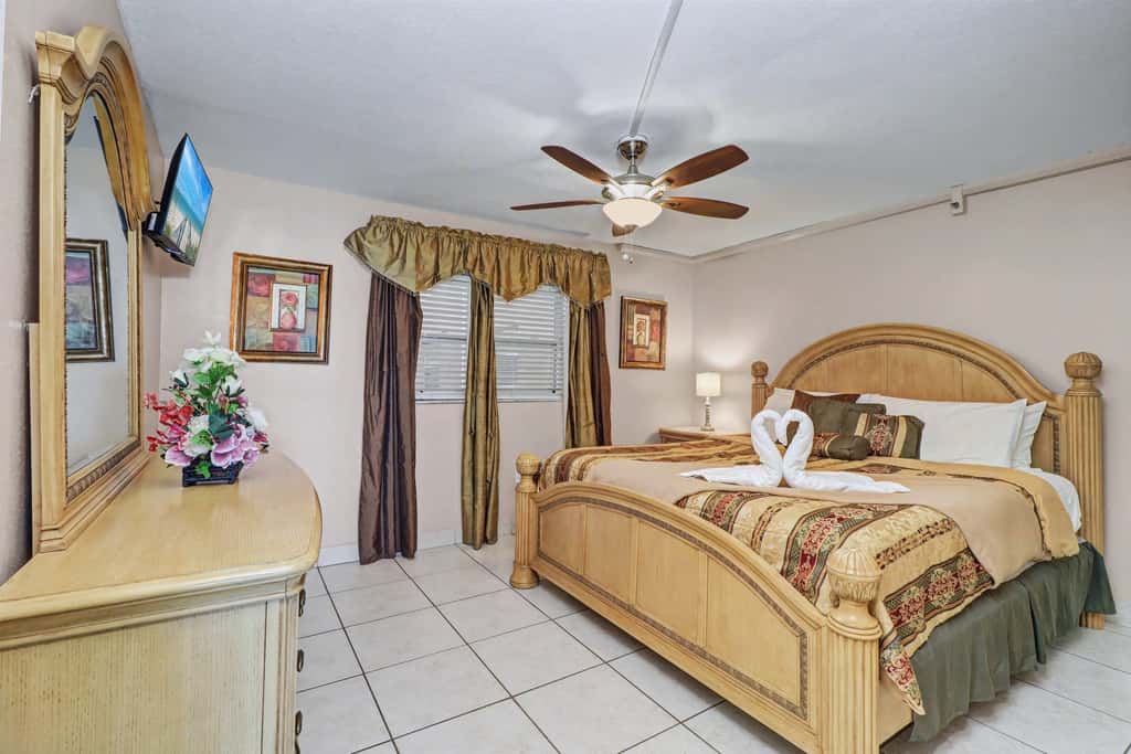 Gulf-Front Condo with Pool & Stunning Sunset Views