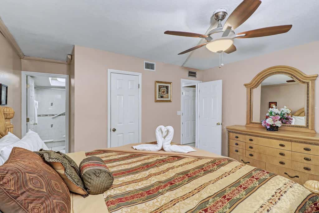 Gulf-Front Condo with Pool & Stunning Sunset Views