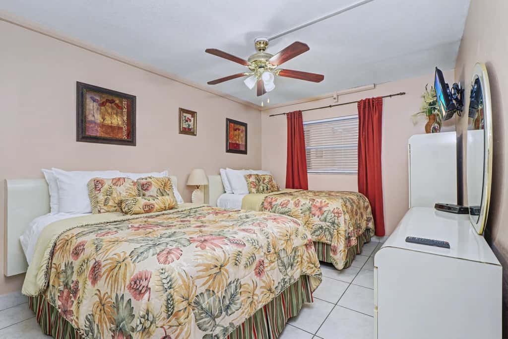 Gulf-Front Condo with Pool & Stunning Sunset Views