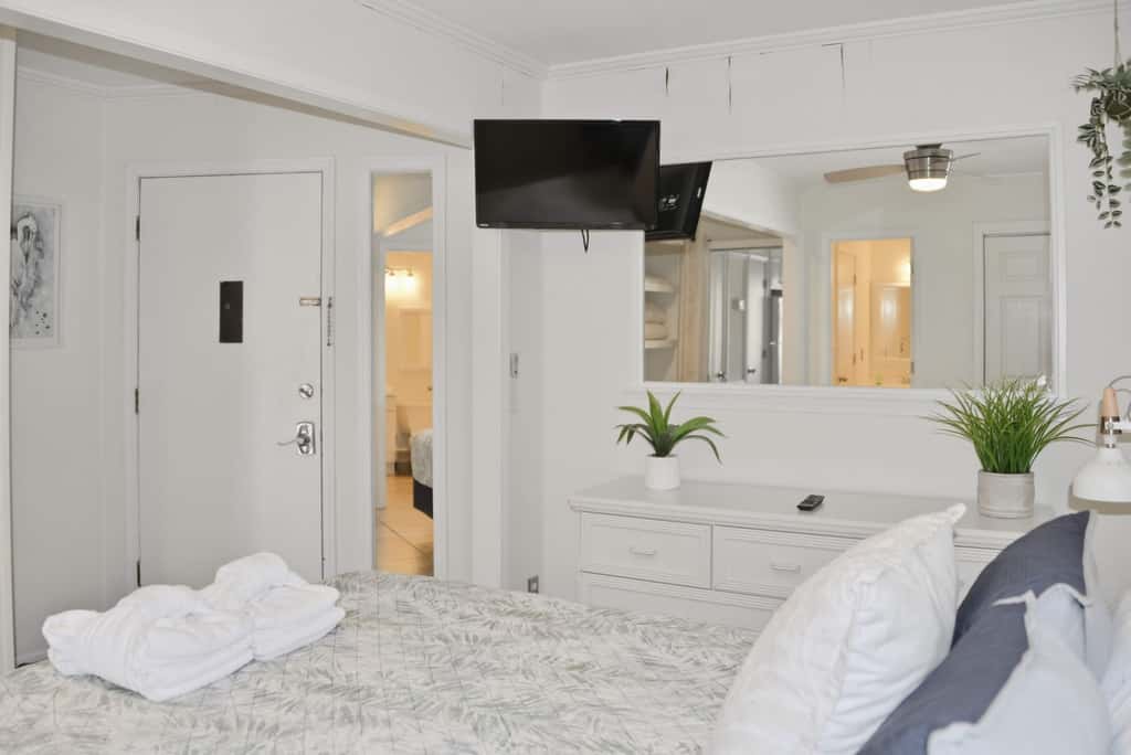Resort Living | Pool, Tennis & Beach Access