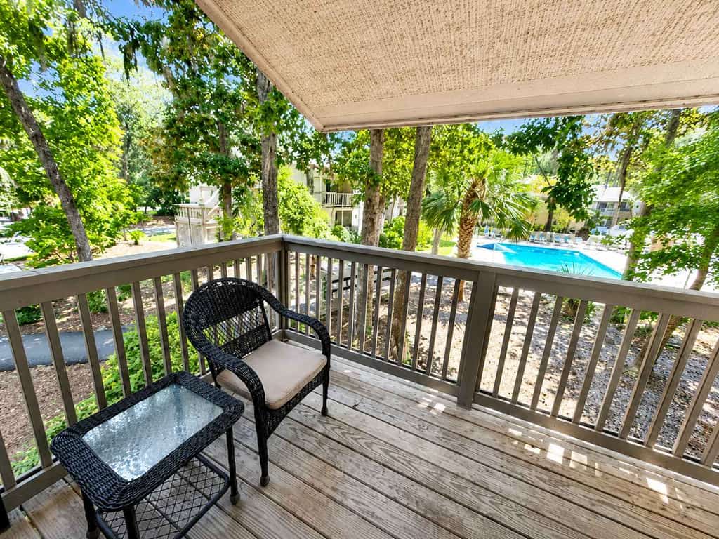Enjoy a coastal retreat in this beautifully renovated top-floor condo. Situated on the south end of Hilton Head, this villa offers easy access to the beach, shopping, and dining. The interior features stainless steel appliances and a master king bed for a restful stay. Enjoy the quiet community atmosphere, take a dip in the large onsite pool, or explore the island on two wheels. Perfect for families, couples, or snowbirds looking for a seasonal escape!