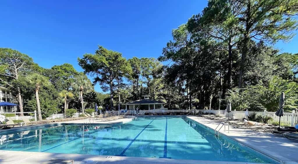 Hilton Head Escape: 2BR Villa with Pool Views
