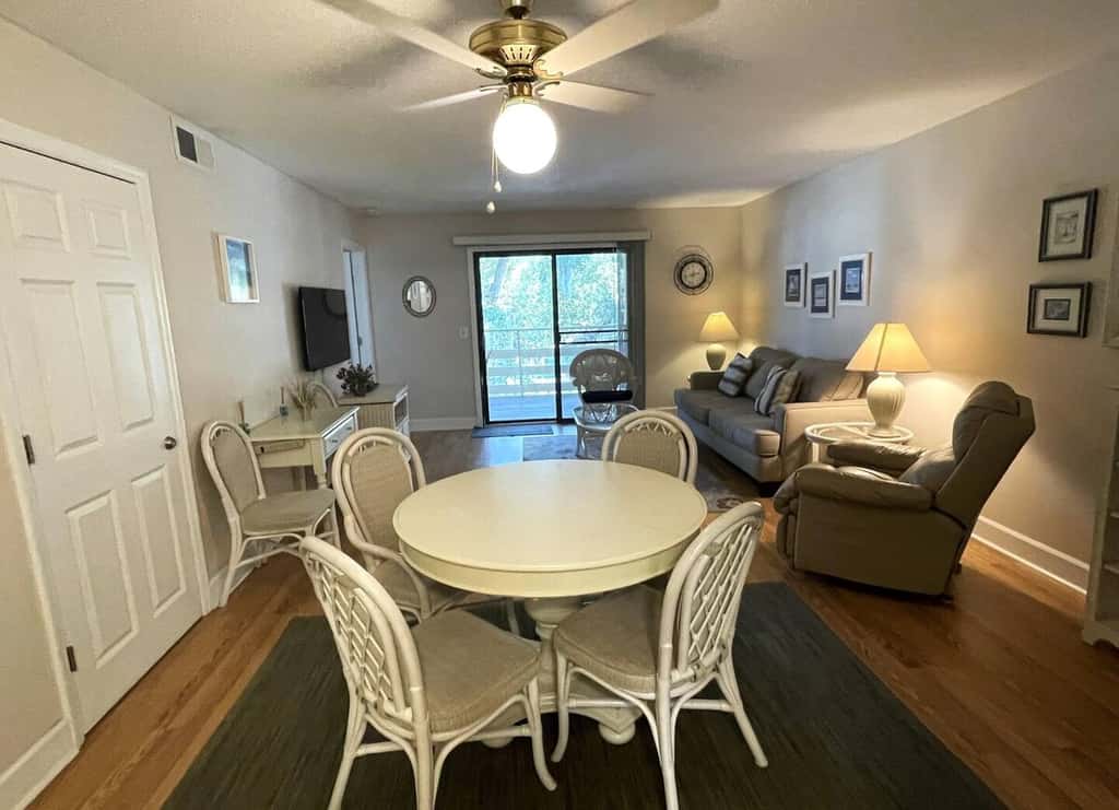 Hilton Head Escape: 2BR Villa with Pool Views