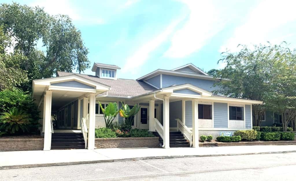Hilton Head Escape: 2BR Villa with Pool Views