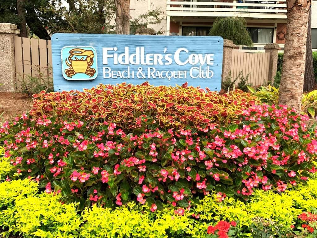 Hilton Head Escape: 2BR Villa with Pool Views
