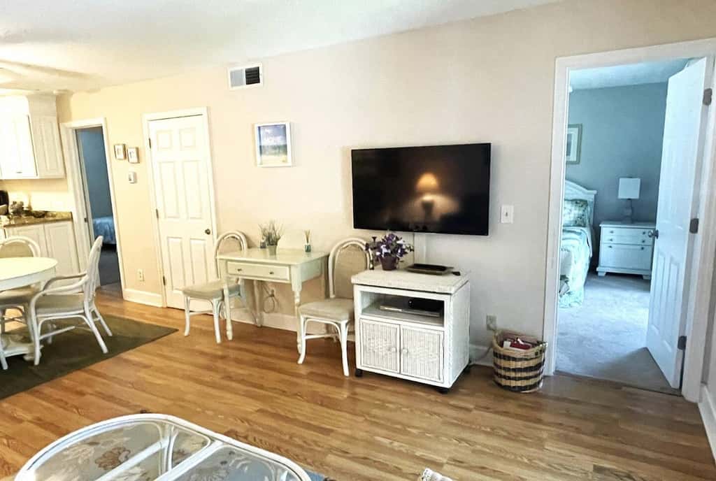 Hilton Head Escape: 2BR Villa with Pool Views