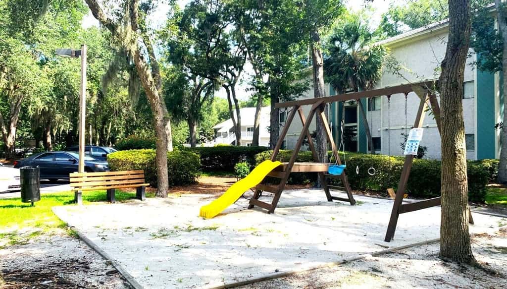 Hilton Head Escape: 2BR Villa with Pool Views