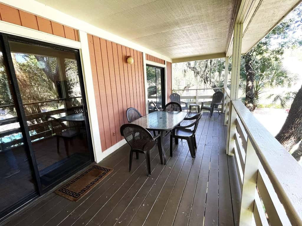 Hilton Head Escape: 2BR Villa with Pool Views